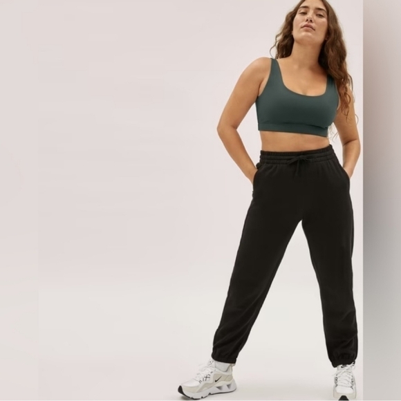 Everlane The Perform Bra in Pine•XS - Picture 4 of 13